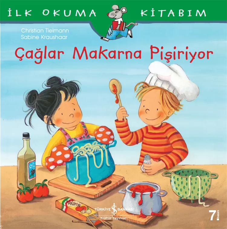 Çağlar Makarna Pişiriyor